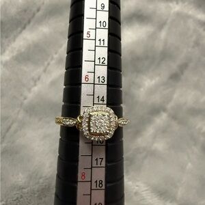 NWT 10k Gold and genuine Diamond Ring - womens size 7